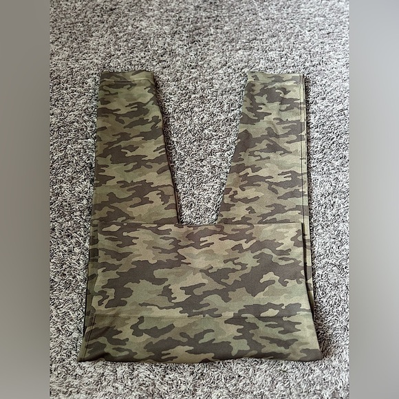 Women’s Spanx Look At Me Now Leggings Green Camo Size XL - Picture 1 of 7